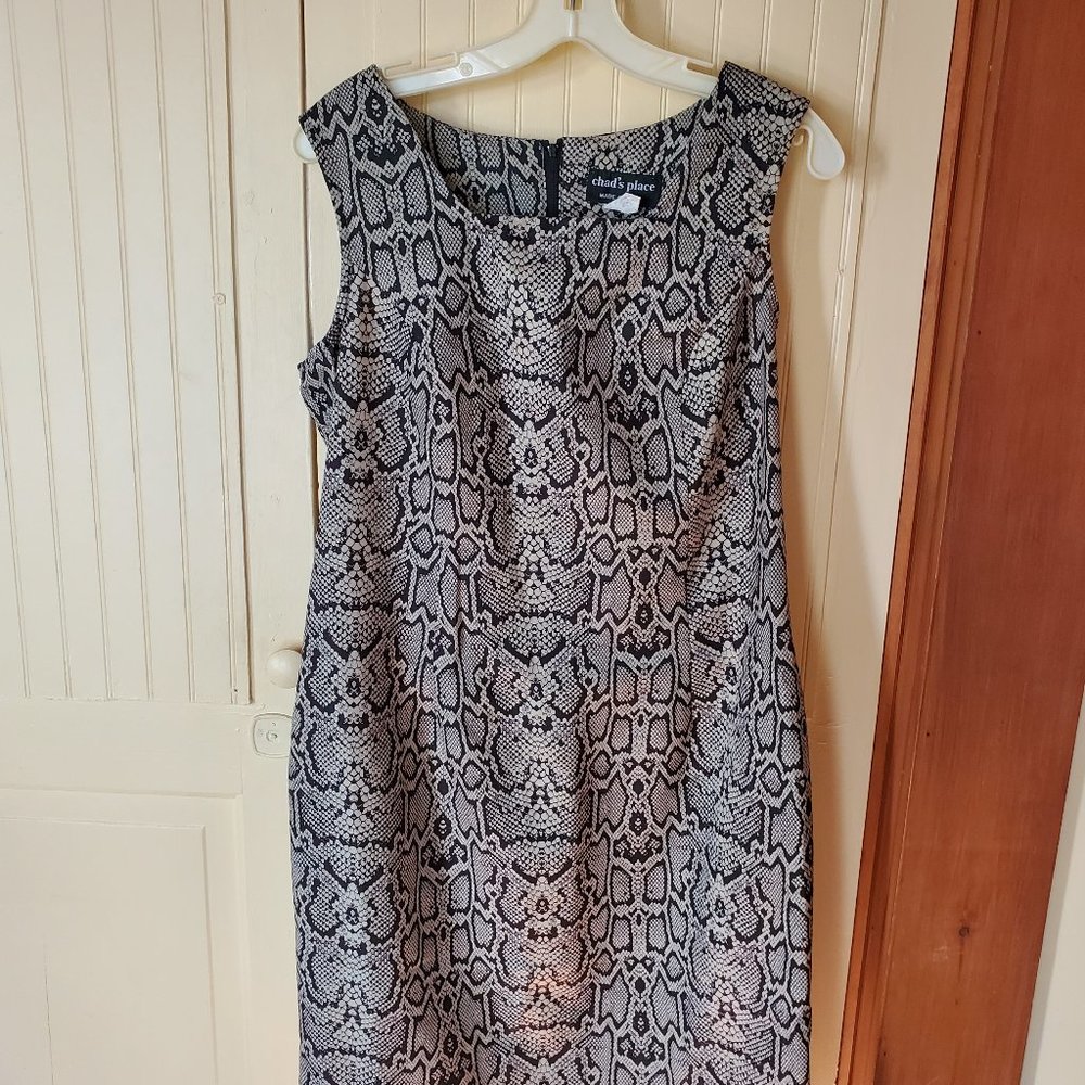 Chad's Place Women's shift dress, snake pattern size 12 Made in USA